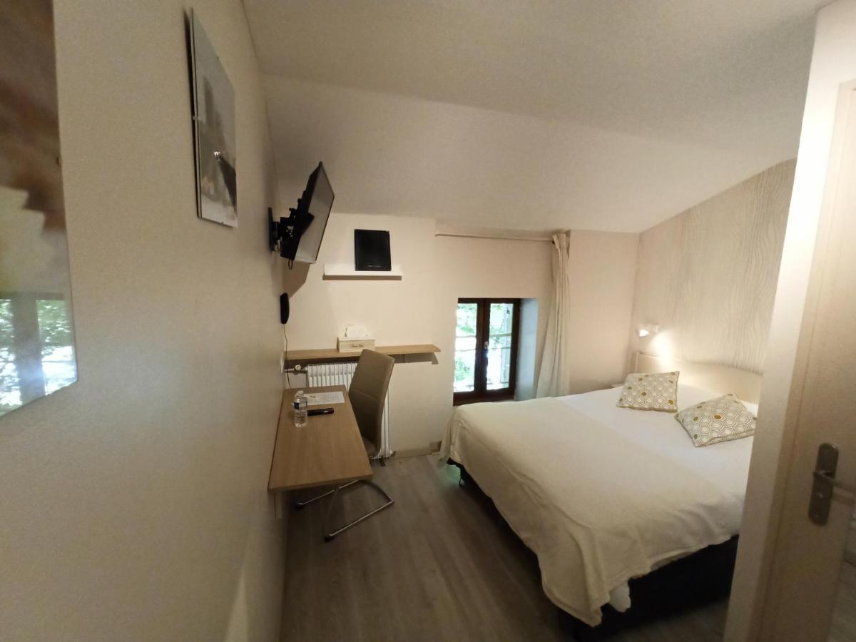 Logis Hotel Le Prince Noir 塞里尼亚克 外观 照片