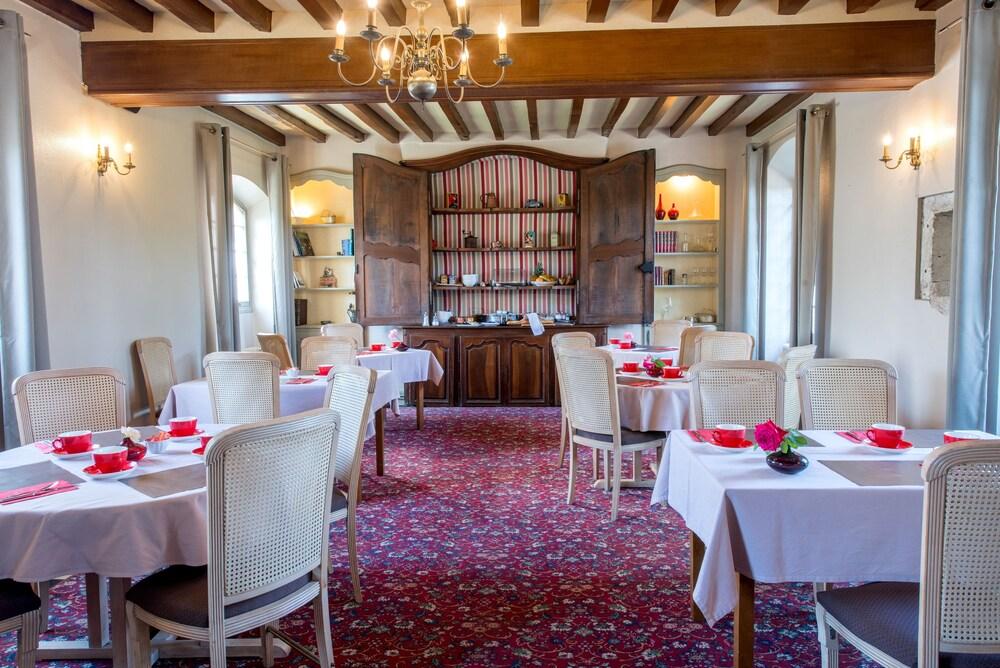 Logis Hotel Le Prince Noir 塞里尼亚克 外观 照片