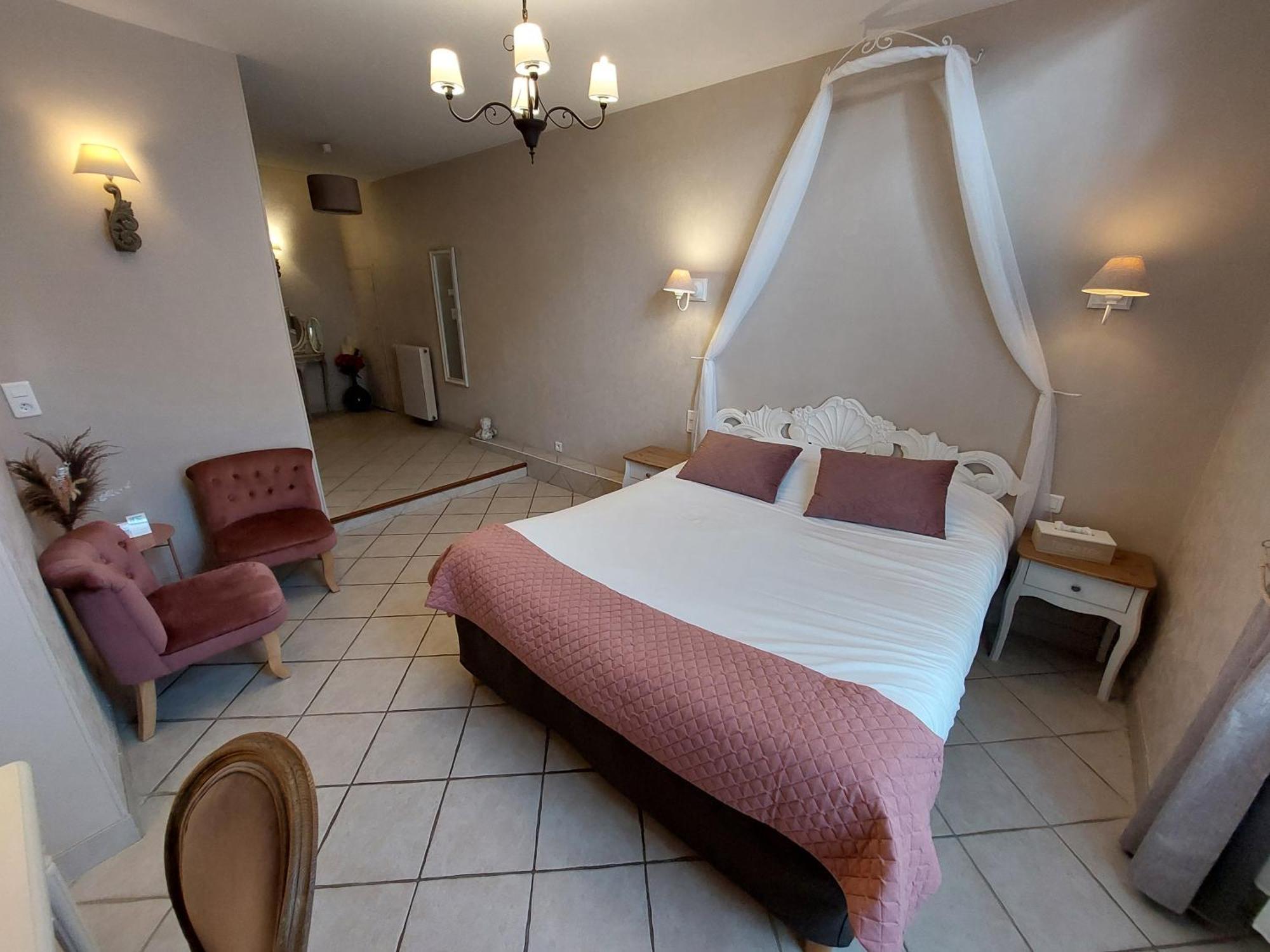 Logis Hotel Le Prince Noir 塞里尼亚克 外观 照片