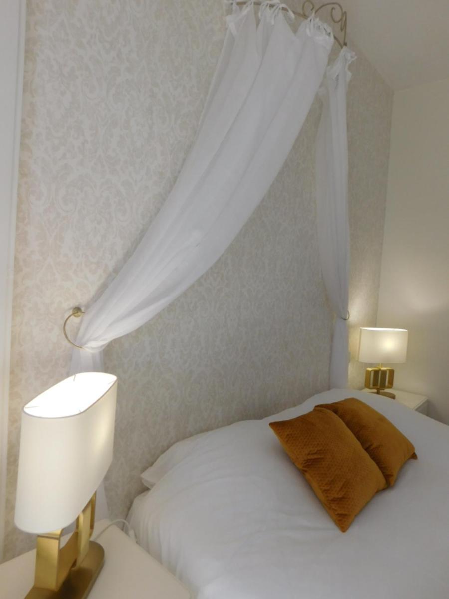 Logis Hotel Le Prince Noir 塞里尼亚克 外观 照片