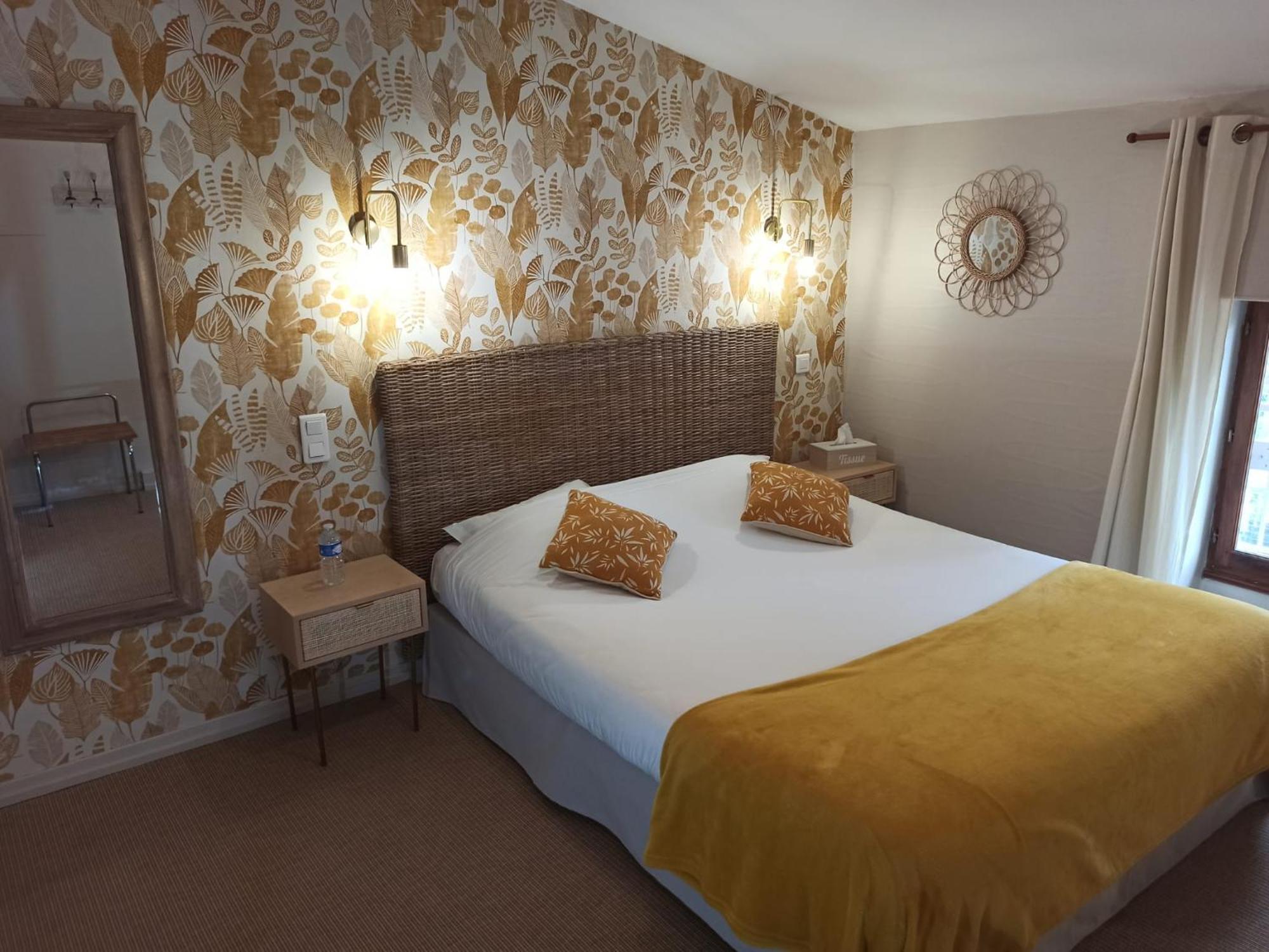 Logis Hotel Le Prince Noir 塞里尼亚克 外观 照片