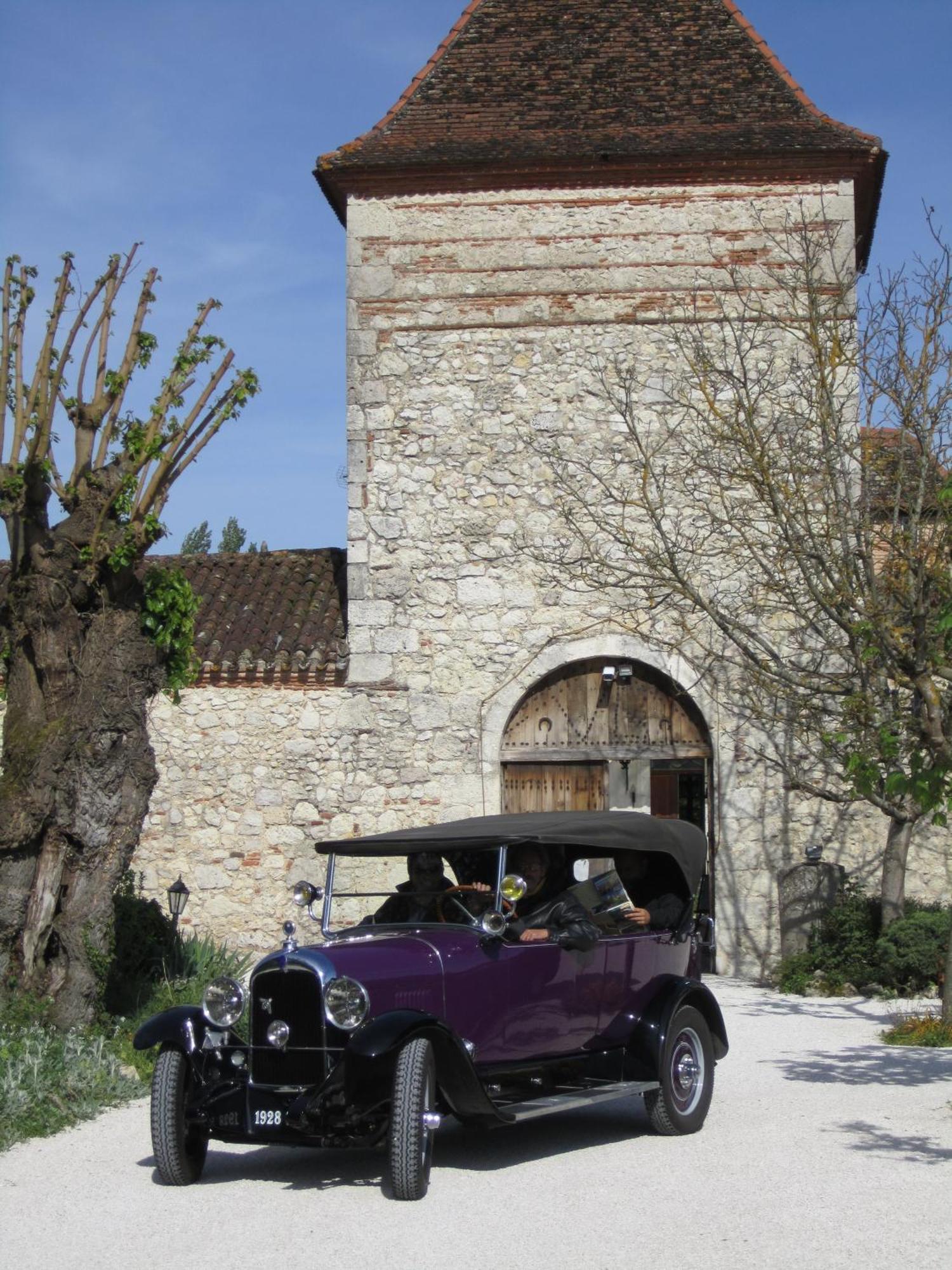 Logis Hotel Le Prince Noir 塞里尼亚克 外观 照片