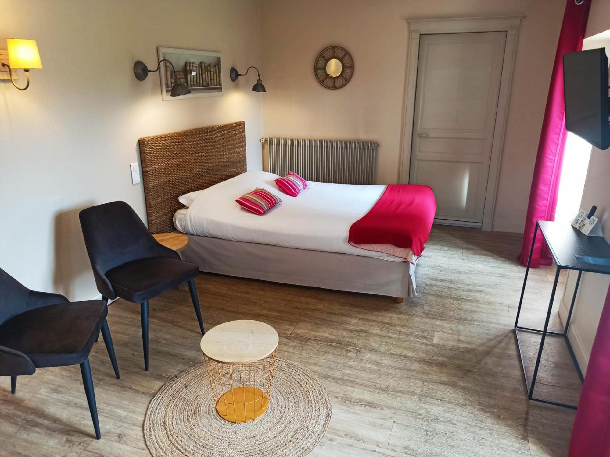 Logis Hotel Le Prince Noir 塞里尼亚克 外观 照片
