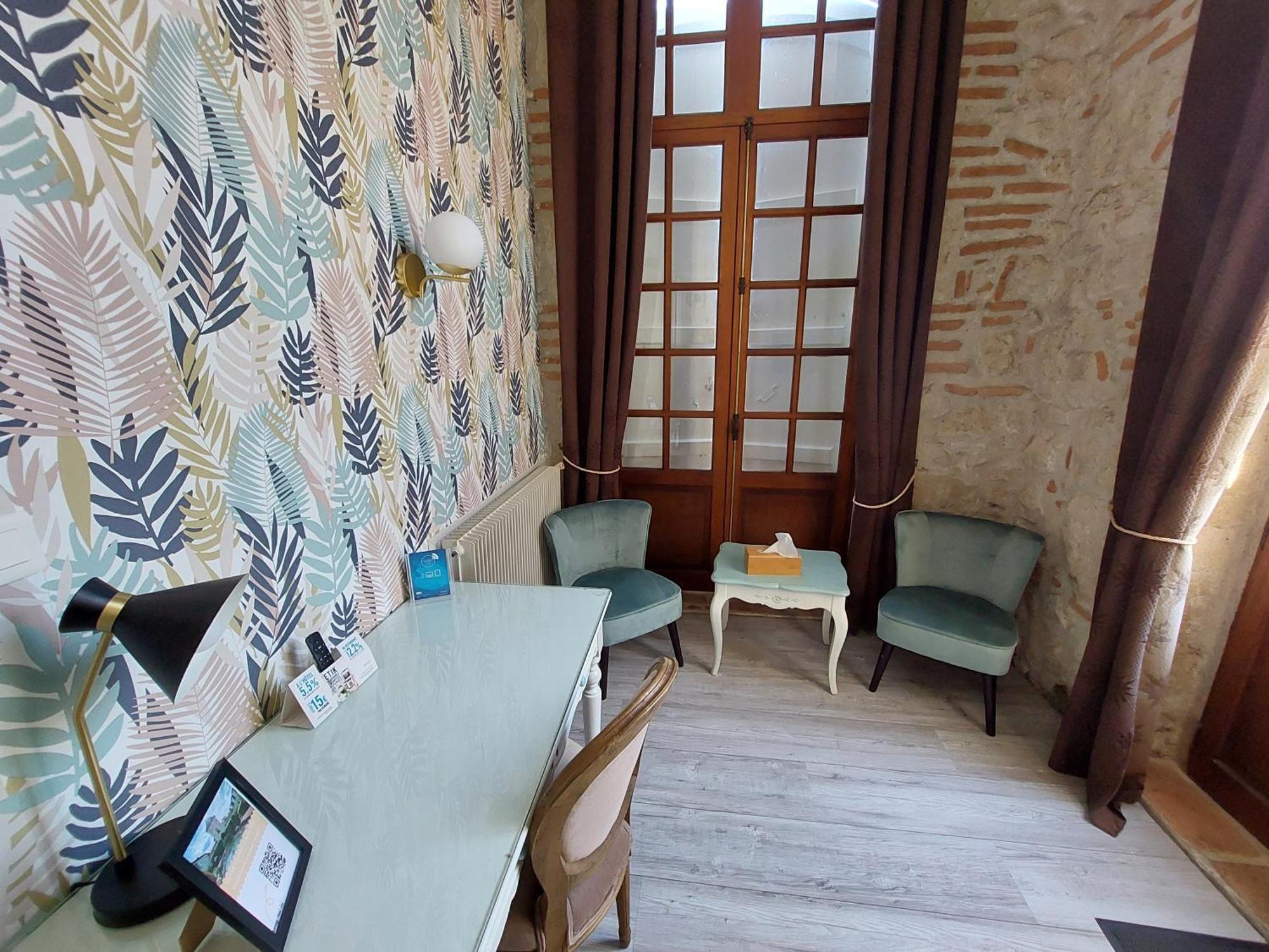 Logis Hotel Le Prince Noir 塞里尼亚克 外观 照片