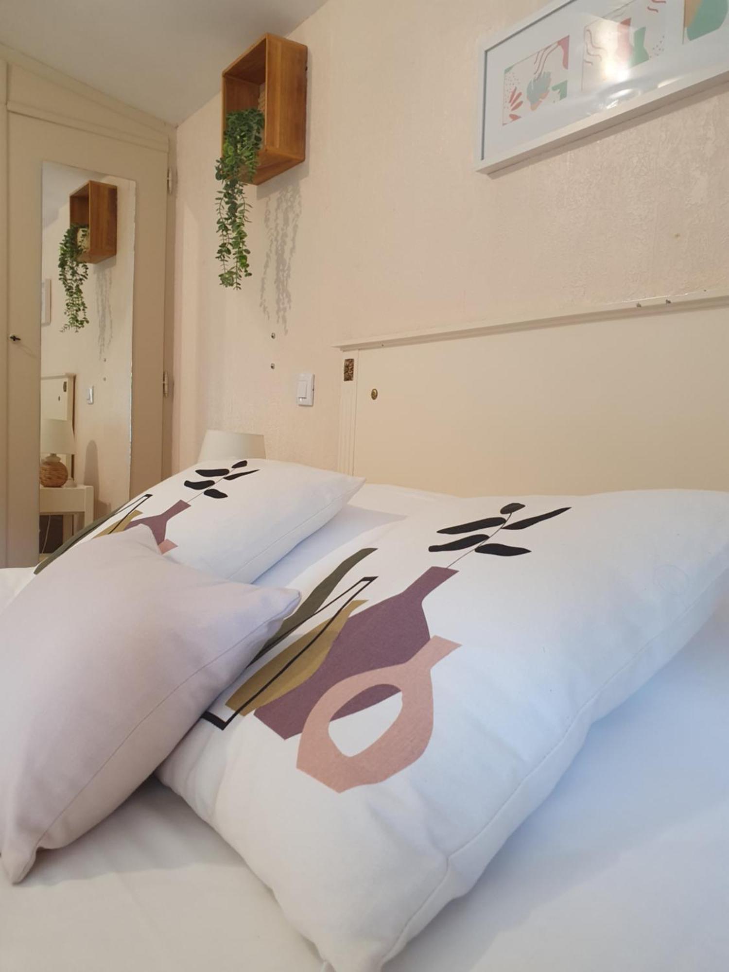 Logis Hotel Le Prince Noir 塞里尼亚克 外观 照片