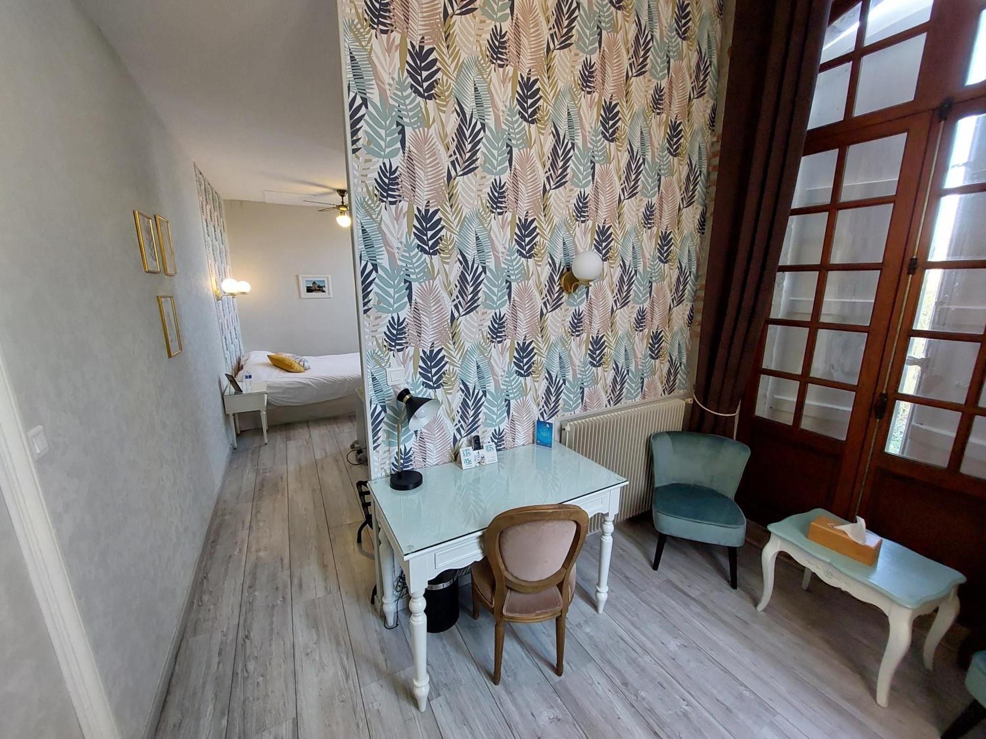 Logis Hotel Le Prince Noir 塞里尼亚克 外观 照片